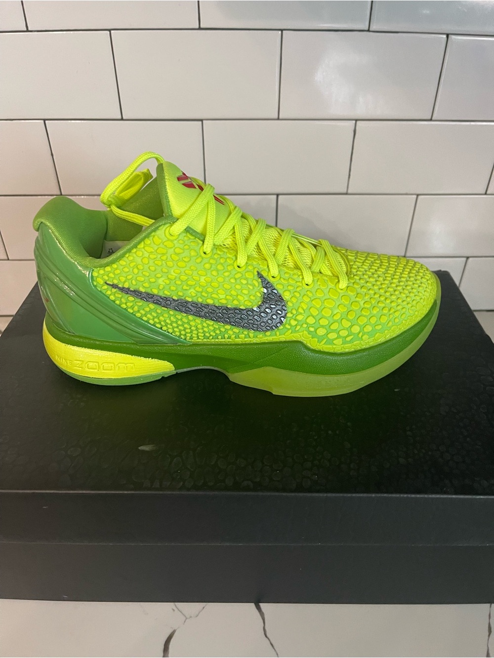 Men’s Grinch Size 6.5.